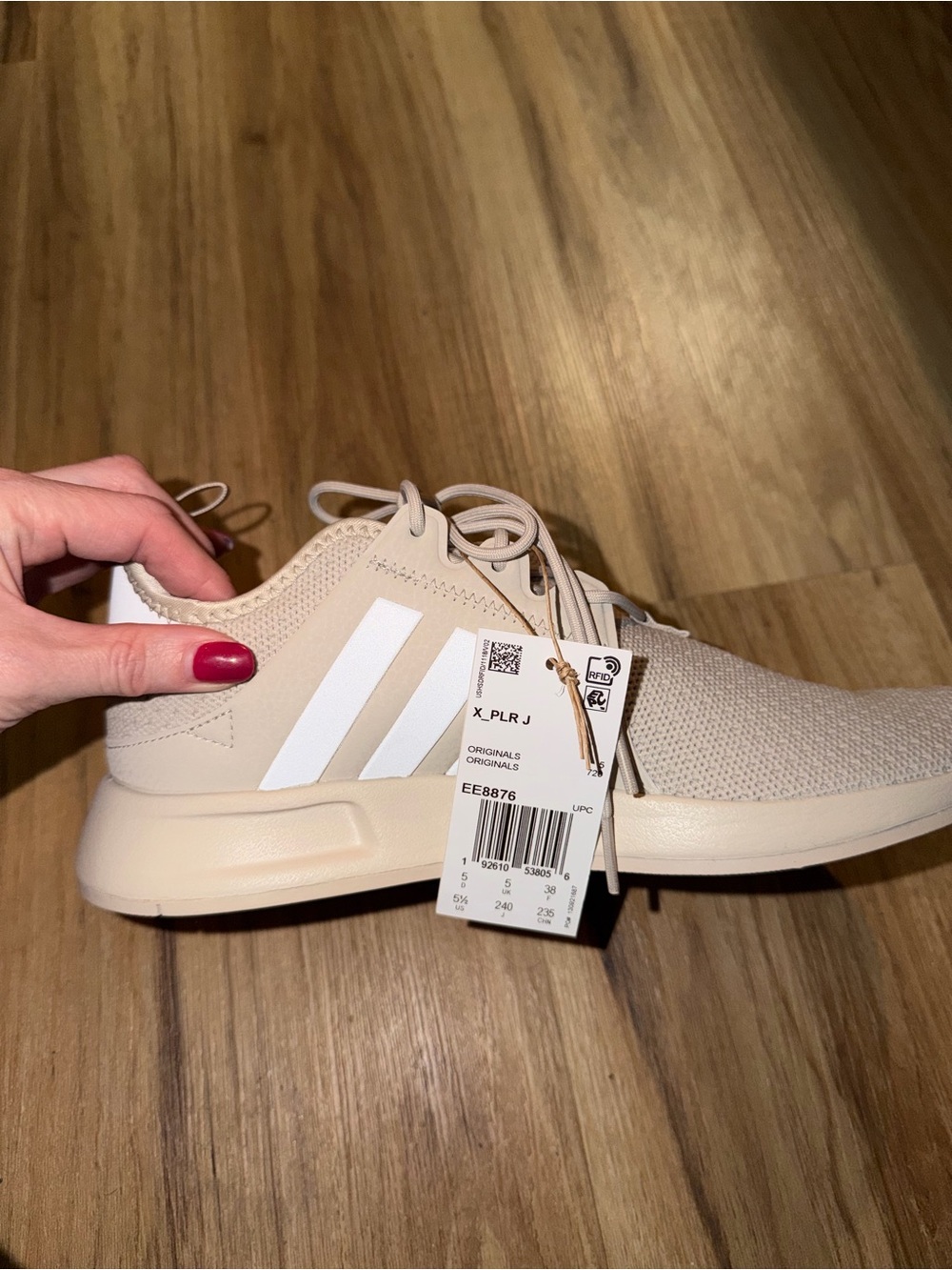 adidas Casual Low-Top Sneaker in Light Beige with White Stripes